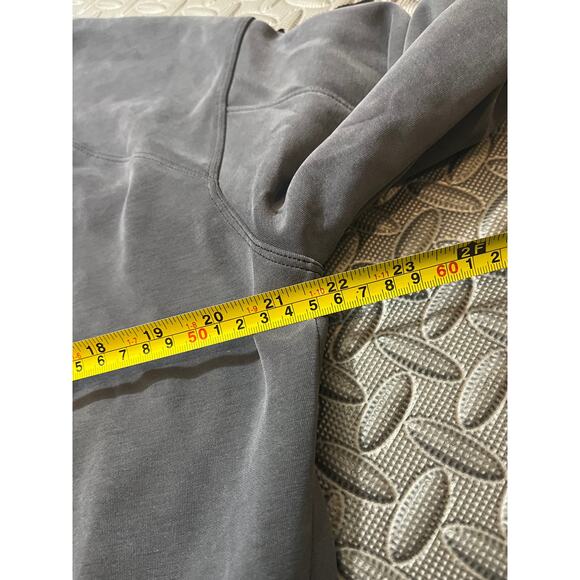 Lululemon Size 2 Softstreme Turtleneck Pullover Sweatshirt Activewear Womens - Picture 9 of 10